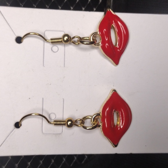 Red Lips Earrings - Picture 1 of 3